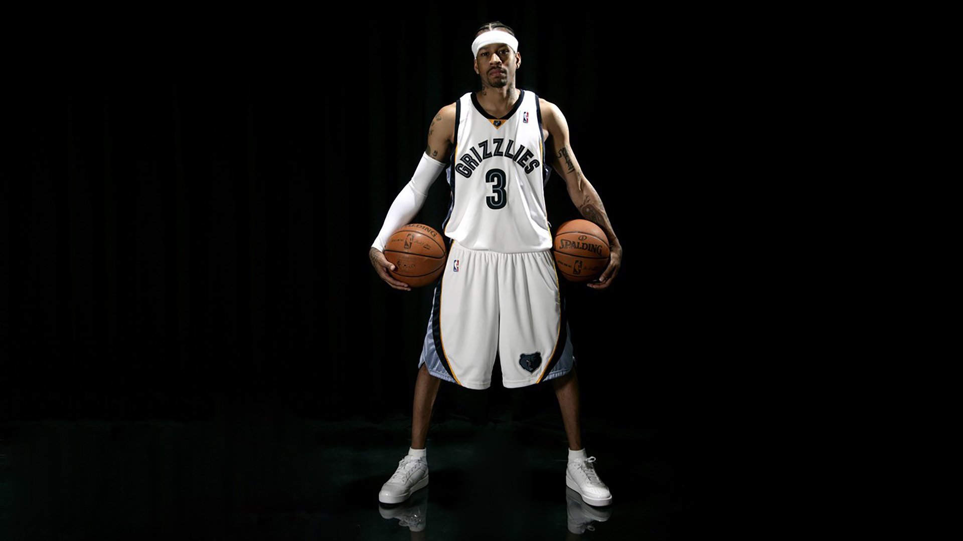 灰熊更衣室紧张升级，莫兰特与主帅零交流传闻，莫兰特在灰熊球衣